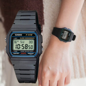 Đồng hồ thể thao kỹ thuật số Casio Classic F91W-1 có dây đeo nhựa, màu đen, chống nước